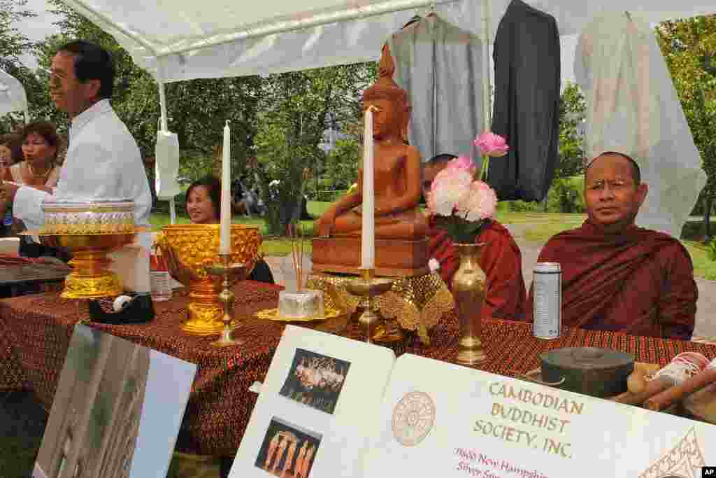 Representatives of the Cambodian Buddhist Society, Inc, better known as Wat Buddhikkaram Maryland, were among the participating organizations.