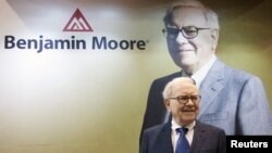 Warren Buffett tours the trade show floor during the Berkshire Hathaway Annual shareholders meeting in Omaha, May 5, 2012. Buffett assured shareholders of Berkshire Hathaway Inc that the company will be in good hands after he steps down, trying to allay f