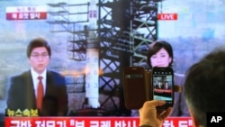 Snimak objavljivanja vesti o lansiranju balističke rakete na severnokorejskoj televiziji