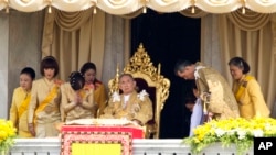 In this file photo, Thai King Bhumibol Adulyadej is surrounded by his family members (L-R) Princess Somsavali, his daughter Princess Ubolratana, his daughter Princess Chulabhorn, Princess Siribhachudabhorn, Royal Consort Princess Srirasm, his grandson Prince