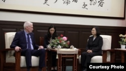 美国在台协会主席莫健和台湾总统蔡英文12月11日在台湾总统府进行会晤 （来源：台湾总统府） 