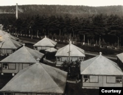 Mont Alto Sanatorium for tuberculosis, Pennsylvania: view of the cottages, ca. 1920-1940. Image 582201i Courtesy Wellcome Collection.