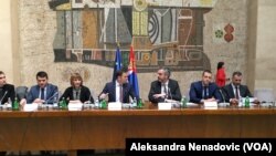 Ministar finansija Srbije Siniša Mali sa timom ekonomskih eksperata, Foto: VOA