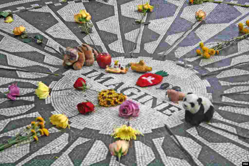 Si lo que le gusta es la m&uacute;sica, ac&eacute;rquese a un nost&aacute;lgico rinc&oacute;n de la ciudad de Nueva York: Strawberry Fields, un peque&ntilde;o espacio dedicado a John Lennon. 
