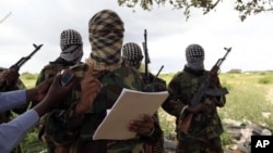 Kelompok Al-Shabab, yang terkait al-Qaida, menguasai beberapa kawasan di Somalia (foto: dok).