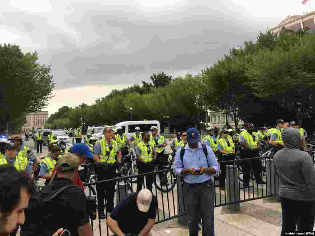 Zanga Zangar 'Yan Rajin Kare Farar Fata Da Masu Adawa Da Su A Birnin Washington D C