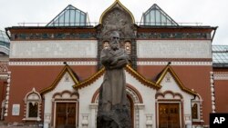 A view of the Tretyakov State Gallery museum with the statue of the founder of the gallery Pavel Tretyakov in the center in Moscow, Feb. 11, 2016. Police arrested a man on charges of vandalizing a famous painting by renowned Russian artist Ilya Repin in M