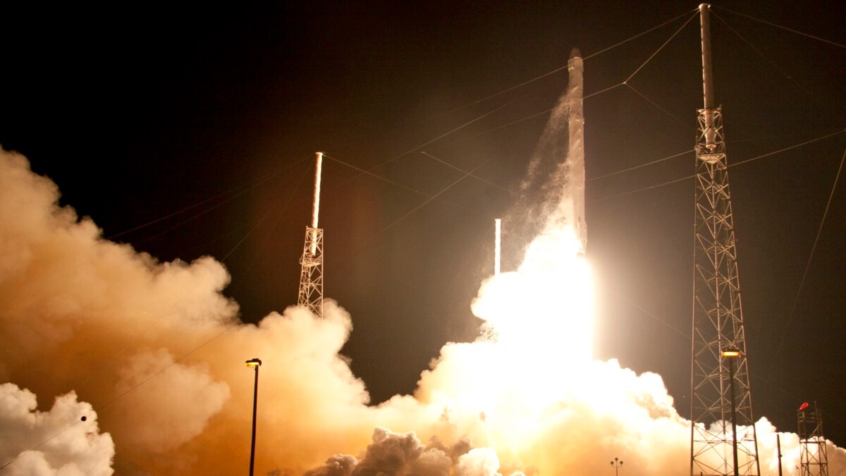 Con éxito lanzan cohete Falcon 9 de SpaceX