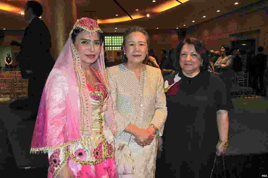 Azerbaijani National Costume Show Nadia Sharifi and Mrs.Mehdiyev