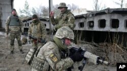 Members of Ukraine's Territorial Defense Forces, volunteer military units of the Armed Forces, train close to Kyiv, Ukraine, Jan. 29, 2022.