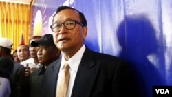 ທ່ານ Sam Rainsy ຢູ່ທີ່ກອງປະຊຸມຂ່າວ ໃນກໍາປູເຈຍ