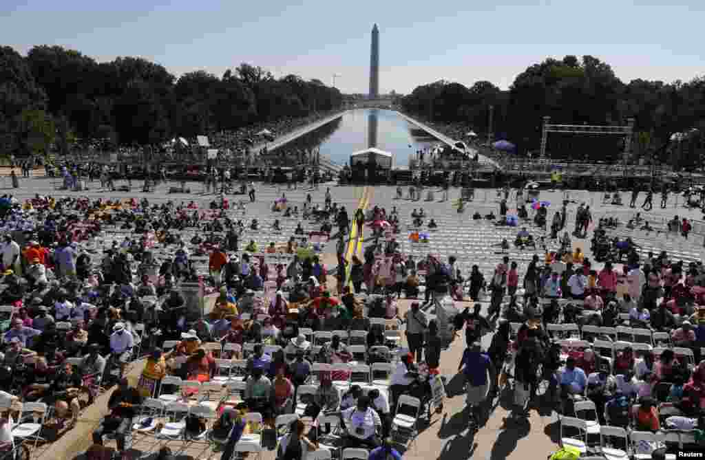 Dad ka qeybgalay xuska 50 sano guurada ka soo wareegatay isu-soo bixii Washington. 