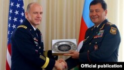 Nəcməddin Sadıkov və Stefen Lyons