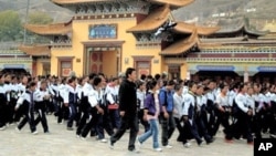 Thousands of Tibetan students stage protests in Rebkong, northwestern China's Qinghai province, 19 Oct 2010