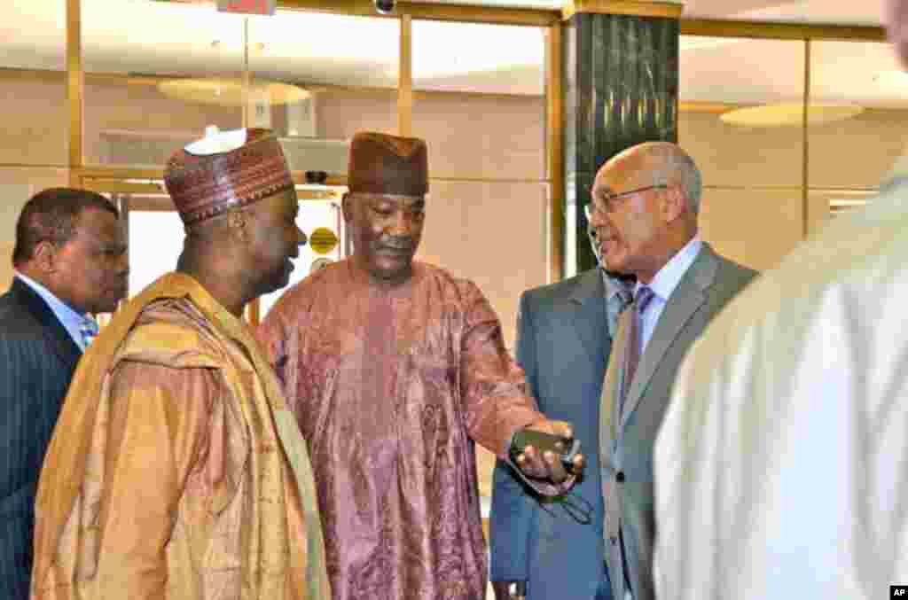 Nigerian Vice-President Namadi Sambo Visits VOA in Washington, DC