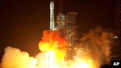 China's communications and broadcast satellite, the SinoSat-2, aboard a Long March-3B carrier rocket is launched successfully from the Xichang Satellite Launch Center in southwest China's Sichuan province, (File photo).