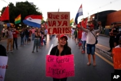 Paraguayans taking part in the “Long March” protest, a week-long walk from the interior to the capital, chant slogans against President Horacio Cartes, in Asuncion, Paraguay, Feb. 13, 2017.