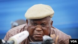 Pemimpin oposisi Kongo, Etienne Tshisekedi berbicara kepada media di Kinshasa (foto: dok).