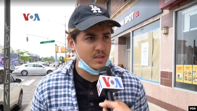 Steven Caraballo, mahasiswa New York University, salah satu korban investasi bodong (courtesy: VOA)