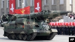 رژه و نمایش تجهیزات موشکی کره شمالی 
