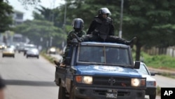 Police patrolling the streets of Conakry after violent confrontations between supporters of the two rivaling candidates, 24 Oct 2010