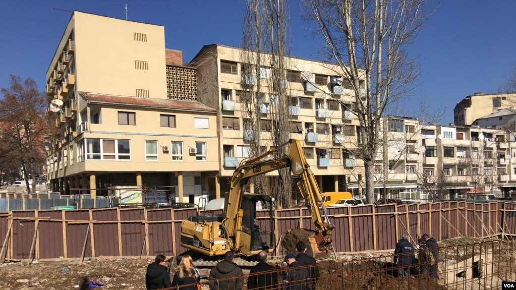 Gërmime në Mitrovicë, dyshime për një varrezë masive