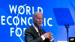 Phó Tổng thống Hoa Kỳ Joe Biden phát biểu tại Diễn đàn Kinh tế Thế giới, Davos, Thuỵ Sỹ, ngày 16 tháng 01 năm 2017. 