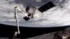 Astronot Stasiun Antariksa Bongkar Kapsul Dragon 