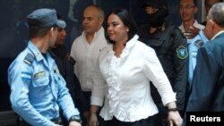 La exprimera dama de Honduras, Rosa Elena Bonilla de Lobo, fue condenada a 58 años de cárcel por fraude y apropiación indebida de fondos públicos.