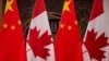 在加拿大總理杜魯多和中國國家主席習近平2017年12月5日在北京釣魚台國賓館舉行會晤前樹立起的兩國國旗。