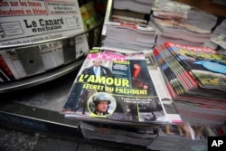 The French magazine 'Closer' with photos of President Francois Hollande and actress Julie Gayet on its front page, is presented in a newspaper stall on the Champs Elysee Avenue in Paris, Jan. 10, 2013.