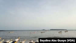 Les pêcheurs ont laissé leurs pirogues à quai à Soumbédioune, Sénégal, 16 septembre 2017. (VOA/Seydina Aba Gueye)