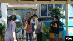 This Tuen Mun preschool facility in north Hong Kong is closer to the border, attracting many mainland parents to lineup for registration. (Iris Tong for VOA)