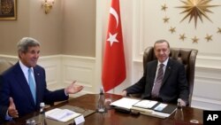 ABŞ Dövlət Katibi Con Kerri Ankarada Türkiyə Prezidenti Rəcəb Tayyib Ərdoğanla görüşür. 12 sentyabr, 2014.