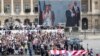 Президент Трамп завершив третій за два місяці закордонний візит парадом у Парижі