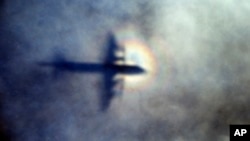 Bóng máy bay P3 Orion của Lực lượng Không quân Hoàng gia New Zealand được nhìn thấy ở phía nam Ấn Độ Dương trong cuộc tìm kiếm chiếc máy bay MH-370. (Ảnh tư liệu)