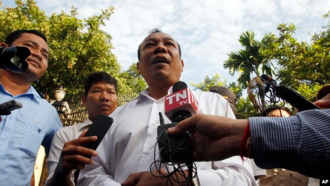 Chan Chen, center, lawyer to Kem Sokha, former leader of now dissolved opposition Cambodia National Rescue Party, talks with the media in front of his home in Phnom Penh, Sept. 10, 2018.