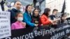 Activistas protestan en Los Ángeles, EE. UU. contra los Juegos Olímpicos de Invierno en Beijing el 10 de diciembre de 2021.
