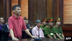Công dân Mỹ gốc Việt Micheal Nguyễn, tại một phiên toà ở TPHCM hôm 24/6/2019, vửa được phía Việt Nam trả tự do sớm sau khi bị kết án 12 năm tù vì cáo buộc "hoạt động nhằm lật đổ chính quyền nhân dân."