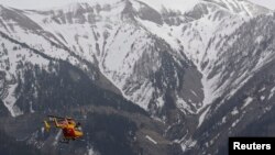 A rescue helicopter from the French Securite Civile flies towards the French Alps during a rescue operation near the crash site of an Airbus A320, near Seyne-les-Alpes, March 24, 2015. 