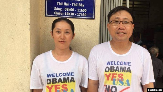 Nhà hoạt động Nguyễn Bắc Truyển và vợ là bà Bùi Kim Phượng, tháng 6/2016, Dòng Chúa Cứu Thế Tp. HCM. (Ảnh: Facebook Bùi Kim Phượng)