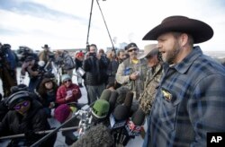 Ammon Bundy, a leader of the occupying protesters at the Malheur National Wildlife Refuge, speaks to reporters during a news conference at the refuge near Burns, Ore., Jan. 6, 2016.