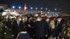 El ministro de Relaciones Exteriores de México, Marcelo Ebrard, conversa con el presidente venezolano Nicolás Maduro y primera dama Cilia Flores, en el aeropuerto internacional Benito Juárez, México, el pasado fin de semana.