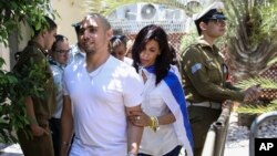 Former Israeli soldier Elor Azaria escorted by his mother arrives to Israeli military court in Tel Aviv, July 30, 2017.