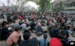 1999年4月25日法轮功成员在中南海前静坐示威