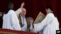 Pope Francis delivers the Urbi et Orbi blessing from the main balcony of St. Peter's Basilica at the Vatican, Dec. 25, 2018. 