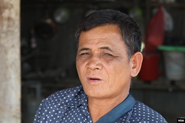 រូបឯកសារ៖ លោក អាន រួន ជនរងគ្រោះដោយសារការវាយដំពីសំណាក់កម្លាំងប៉េអឹម ខេត្តបន្ទាយមានជ័យនិយាយថា ជនរងគ្រោះស្លាប់ គឺលោក ទុយ ស្រស់ ត្រូវបានវាយរហូតដល់វង្វេងស្មារតី និងសន្លប់។ (ស៊ុន ណារិន/វីអូអេ)