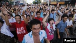 Local residents march during a protest against an industrial waste pipeline under construction in Qidong, China, July 28, 2012. 