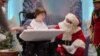“ซานตาคลอสภาษามือ” ช่วยเด็กพิการทางประสาทหูและเป็นใบ้ให้สามารถสื่อสารกับซานตาคลอสได้