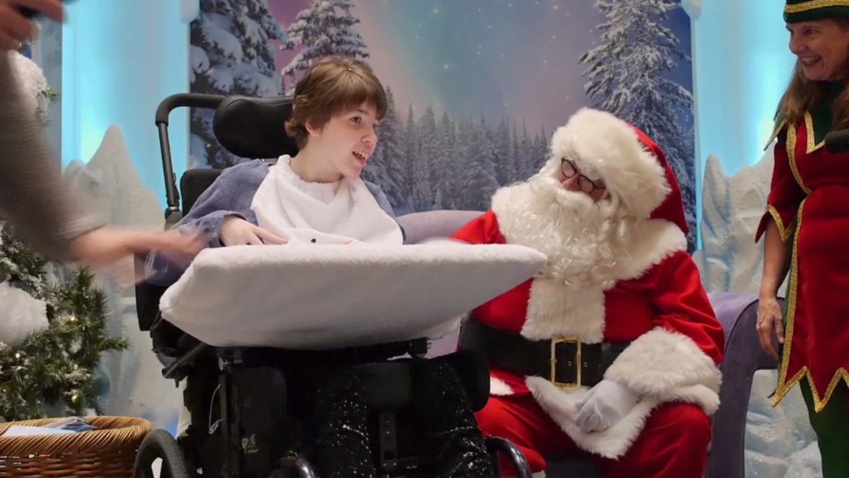 Signing Santa Brings Christmas Joy to Deaf Children